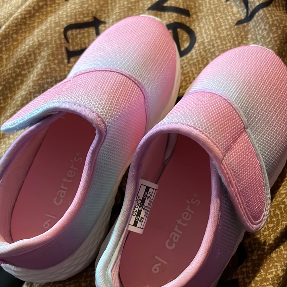Toddler girl size 9M tennis shoes. NWOT never worn